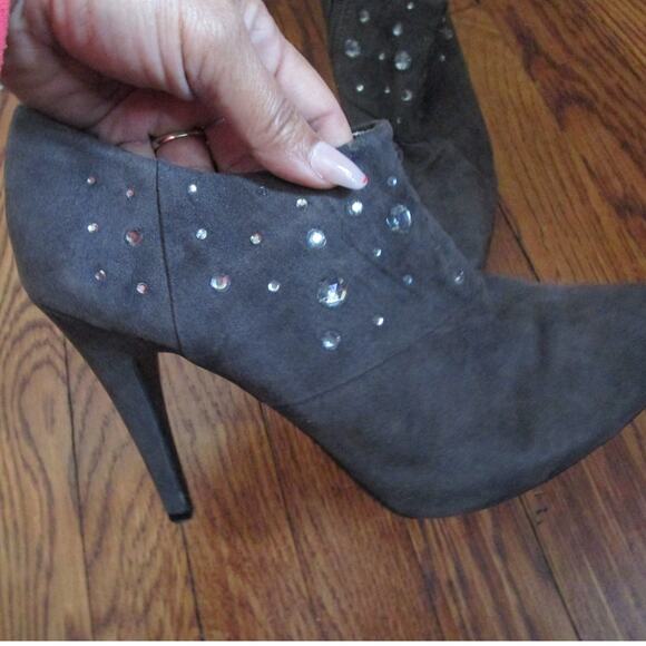 Kathy Van Zeeland Gray Faux Suede Embellished Ankle Booties Size 9M 4.2in Heel - Picture 8 of 16